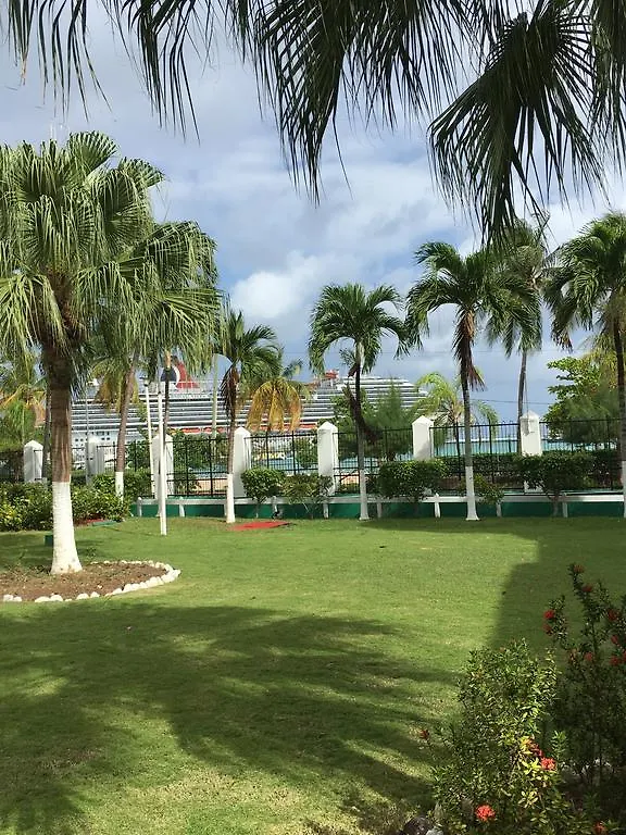 Sand Castle Resort Ocho Rios 0*,